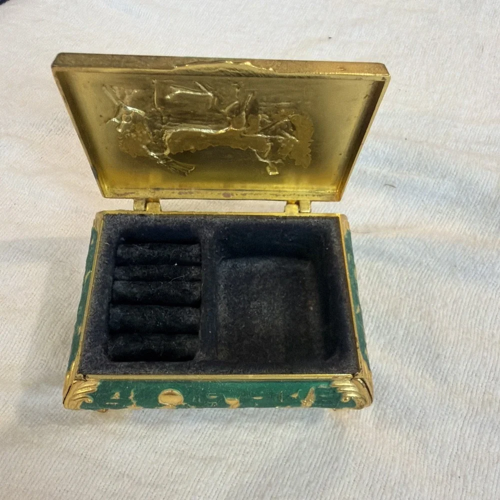 Vtg Egyptian Pharoah Chariot Hieroglyphic Scene Footed Treasure Jewelry Box‎